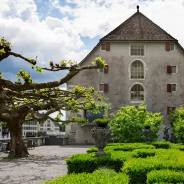 Hofgarten vom Palais Besenval - Offizielle Webseite