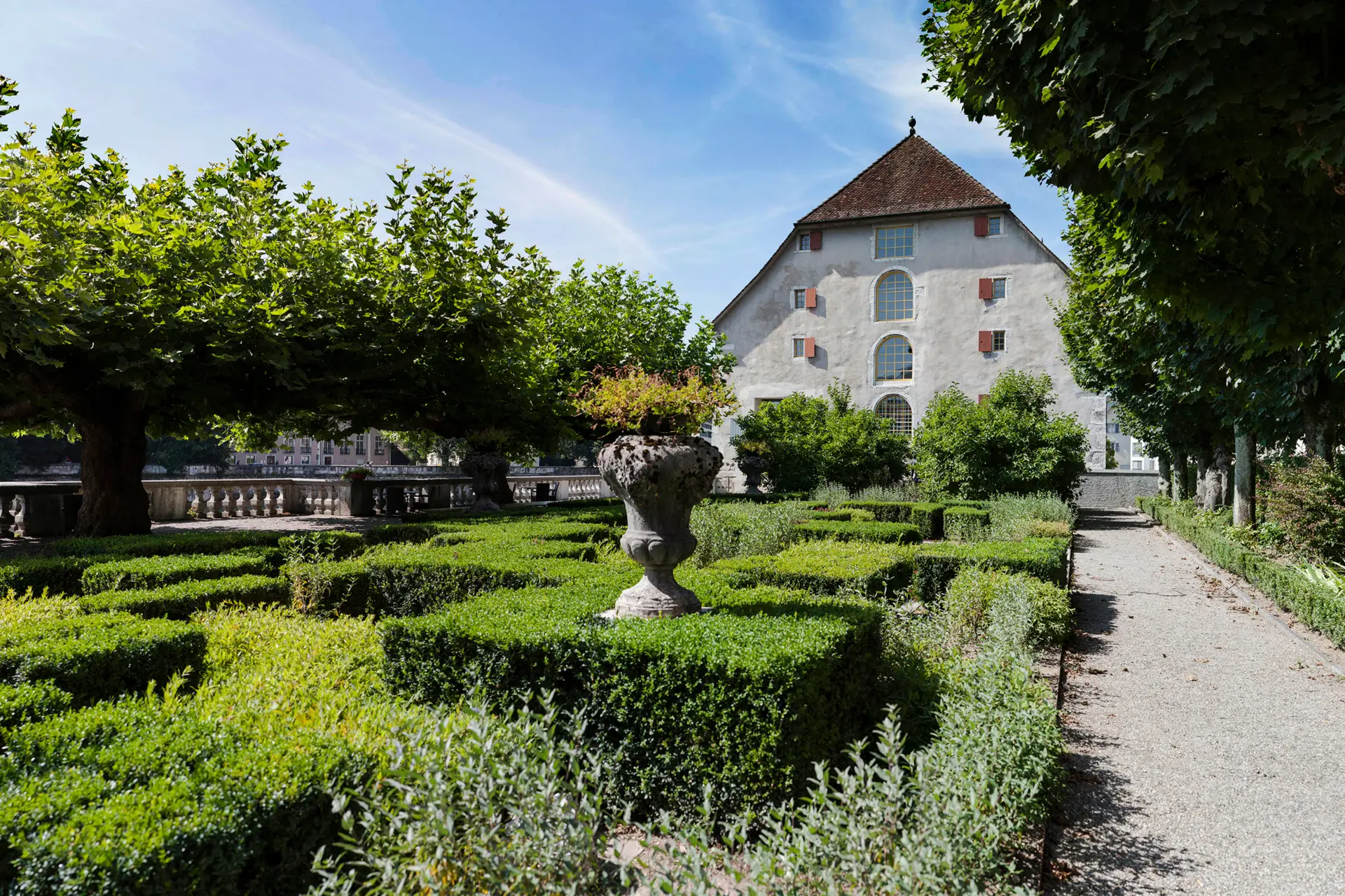 Landhaus und Barockgarten - Palais Besenval - Offizielle Webseite